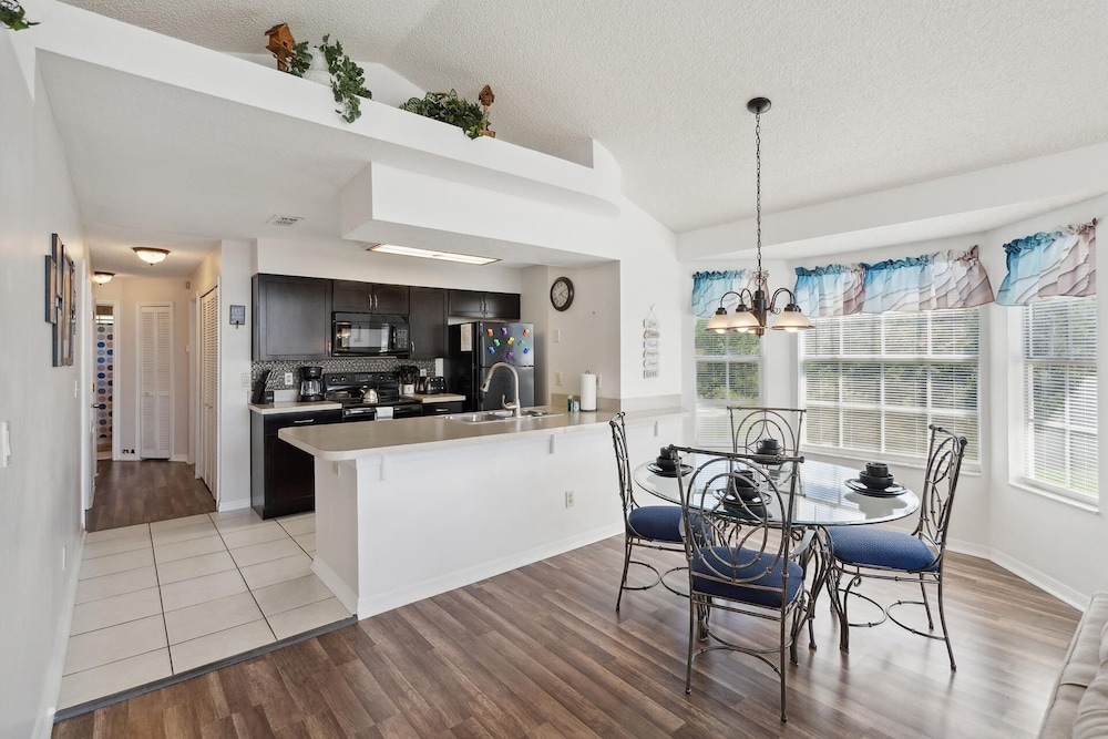 Sweetwater Club 3 Bedroom Condo 7 miles to Disney 3 Condo