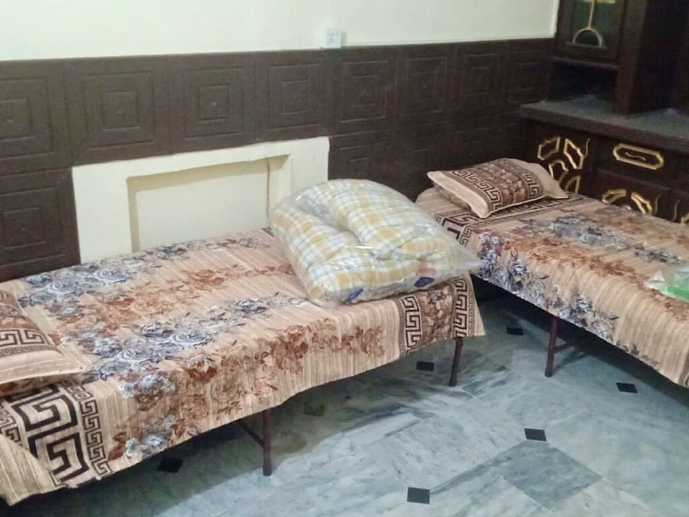 Room-room 6 Serene Retreat in Rawalpindi