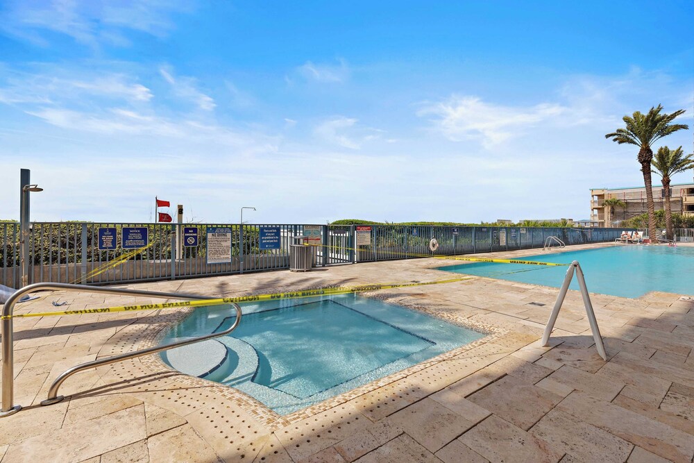 Beachfront Stay w/ Resort Amenities & Gulf Views Sterling Breezing #506