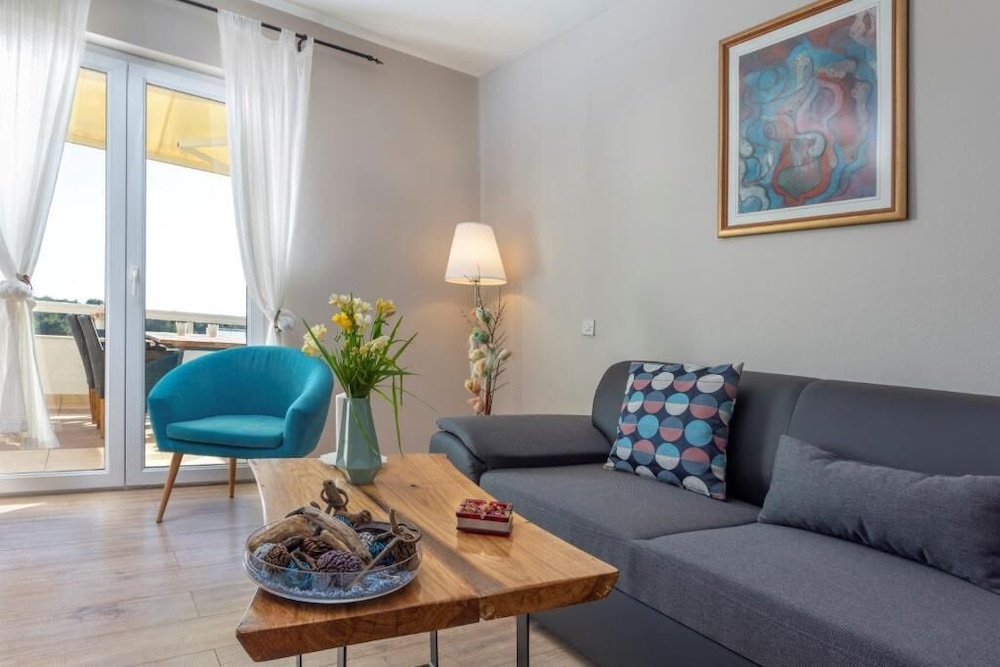 Peaceful Apartment With Beautiful View
