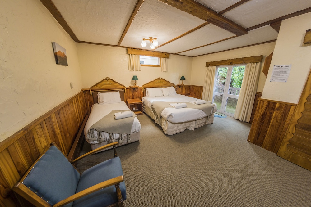 Dawson Falls Mountain Lodge