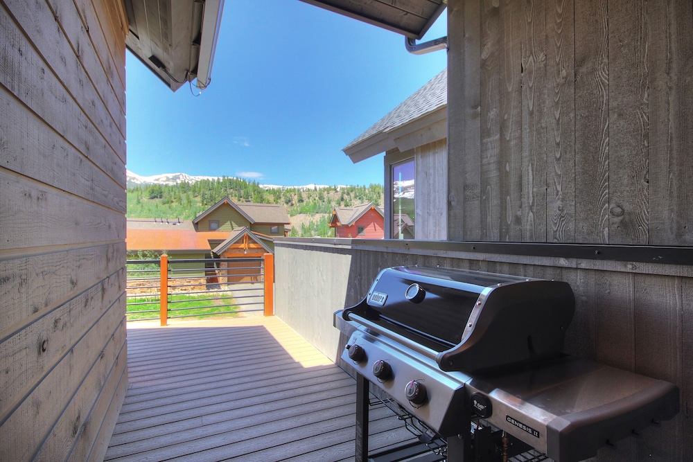Slope View  3 Bedroom Townhouse by RedAwning