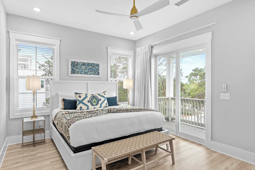 2 Homes in Inlet Beach by Avantstay Sleeps 24, Walk to Beach, Free Golf Cart, Rooftop Decks, Pool Access
