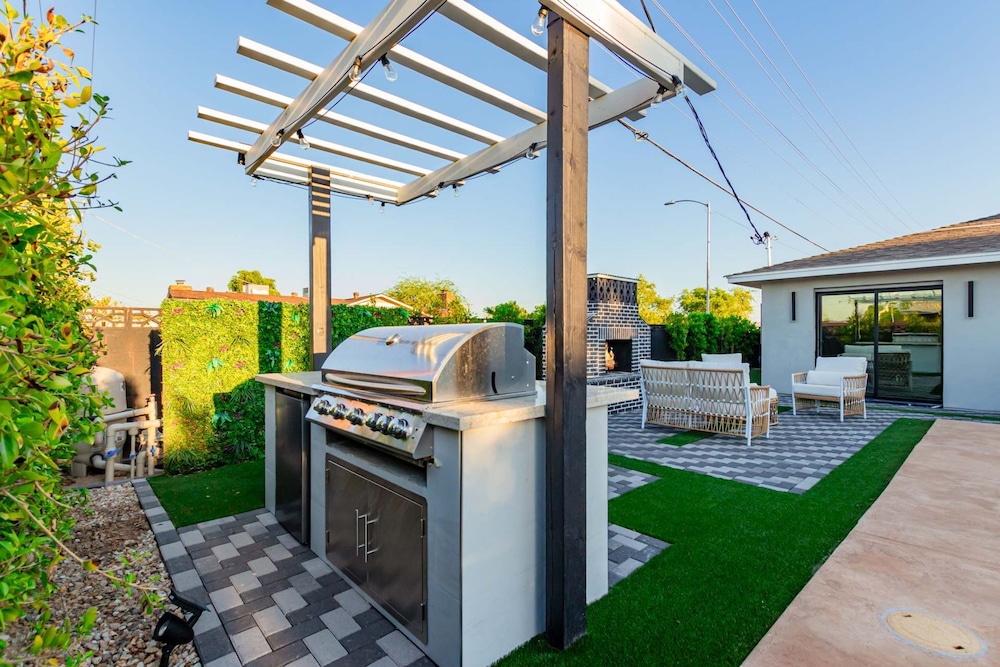 NEW The Kensington Custom Pool Al-fresco Living