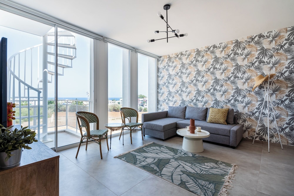 Blu Horizon - Stylish Living with Pool & Balconies in Protaras