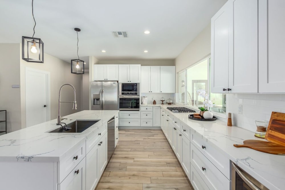 Modern Arcadia Estate Htd Pool Bikes Chef Kitchen
