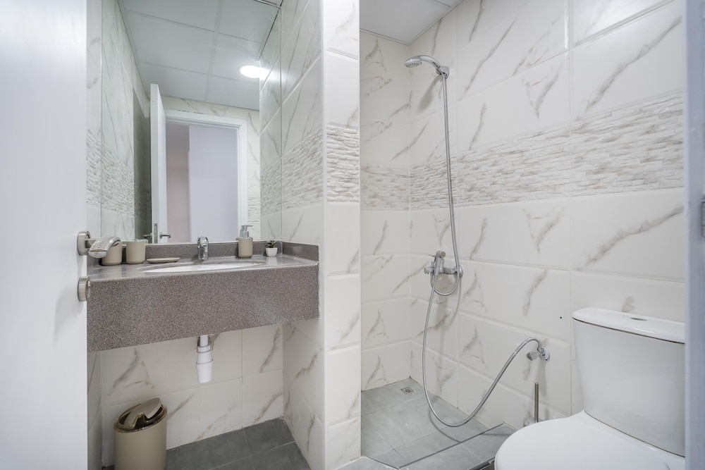 Dubai Marina - Stunning Huge 4 Bedroom Apts Near JBR - Gym - Pool - Parking by Sojo Stay