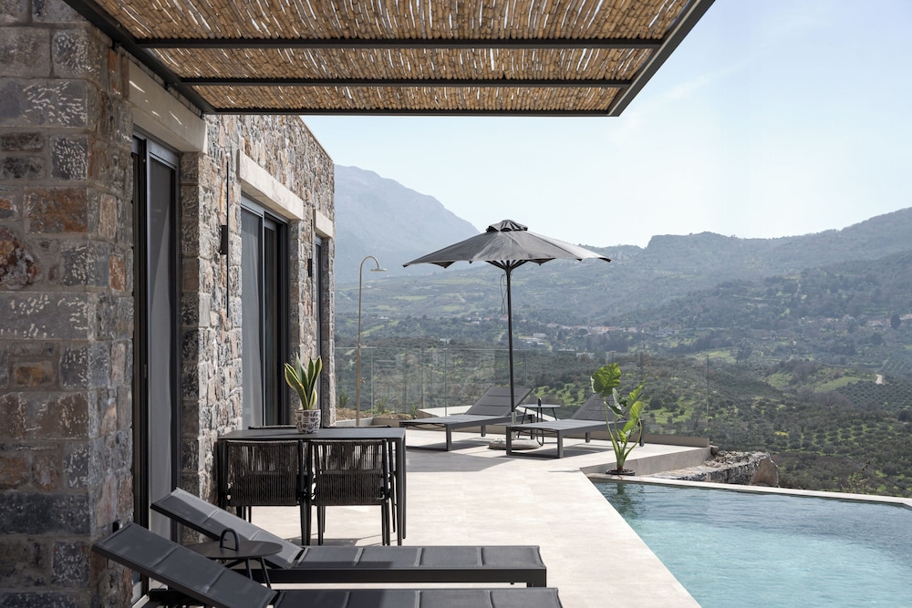 Neromai Cave Luxury Villas