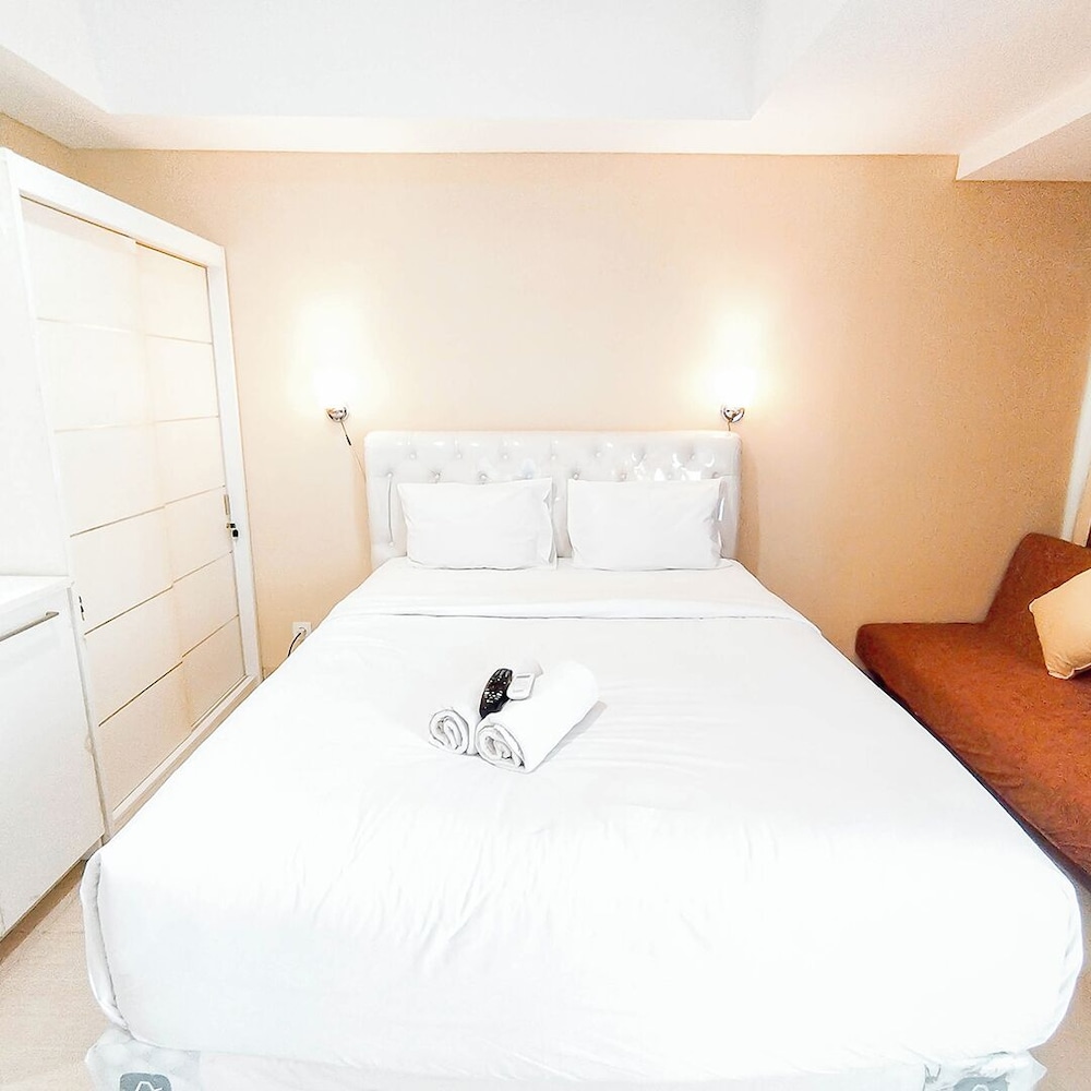 Stunning Studio with Strategic Location at Grand Sungkono Lagoon Apartment