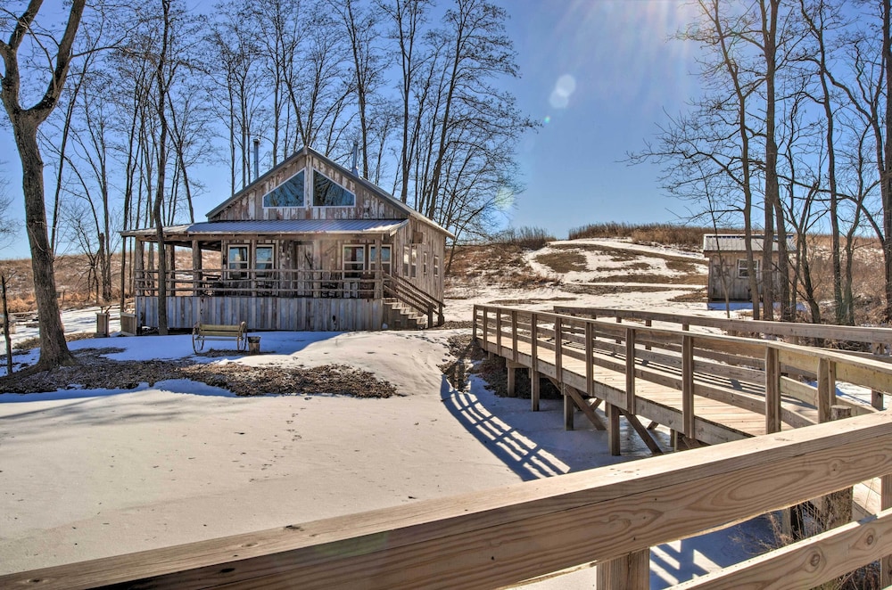 Rustic Powersville Cabin: Secluded Countryside!