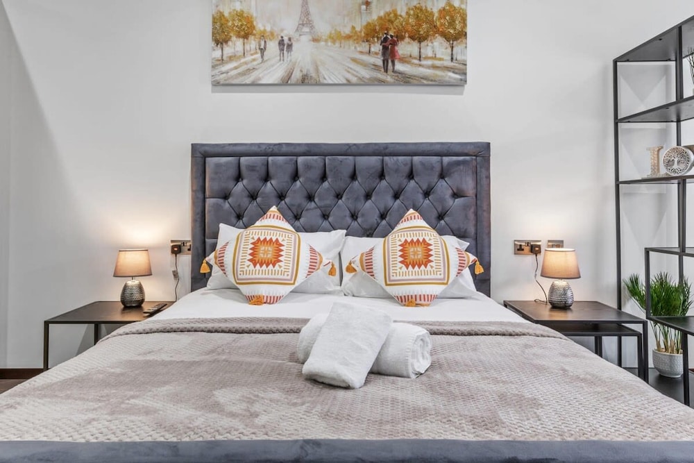 Luxury Sleeps 4 Studio Flat