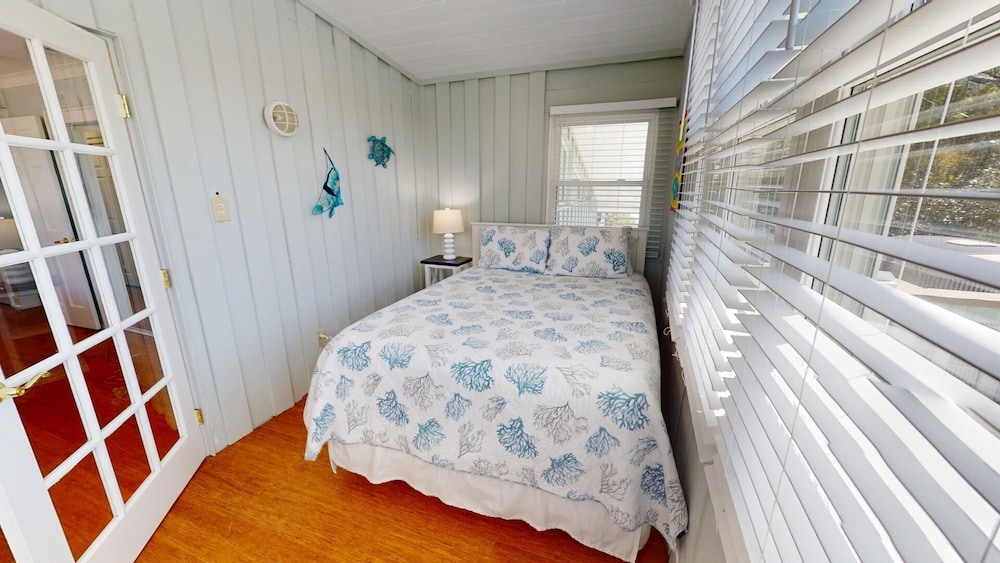 Peach on the Beach by Tybee Vacation Rentals