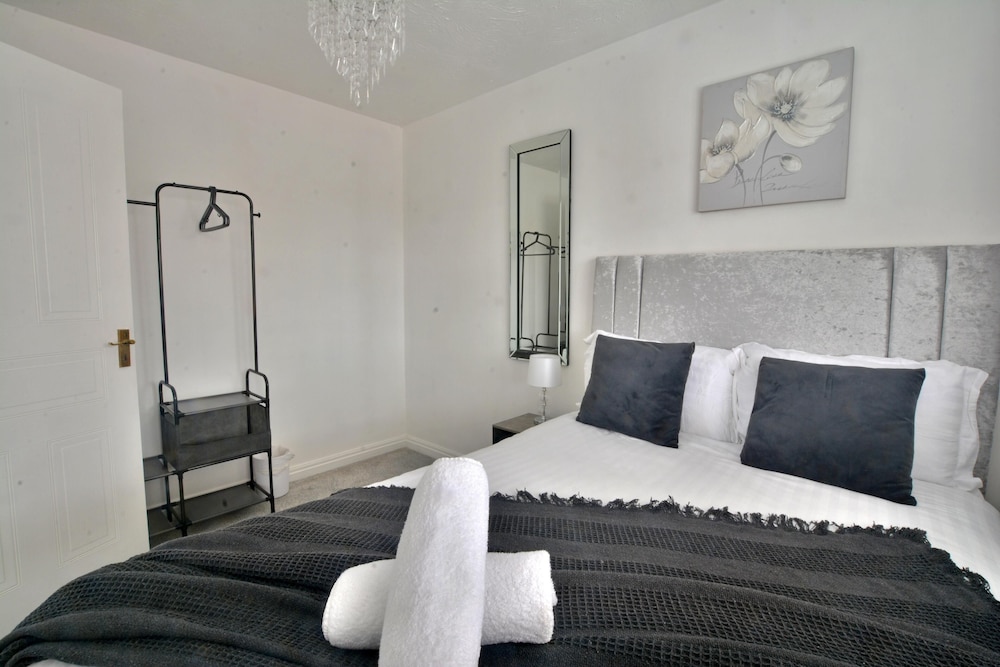 Victoriadock-3bedrooms-1bathroom-wifi-parking view 2