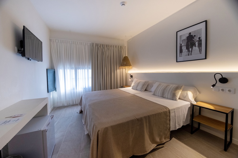 Ciutadella de Menorca Vacations - Hotel Tres Tocs - Property Image 15
