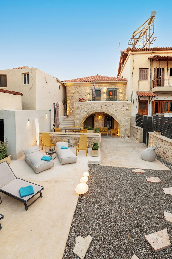 Cardamilia Suites