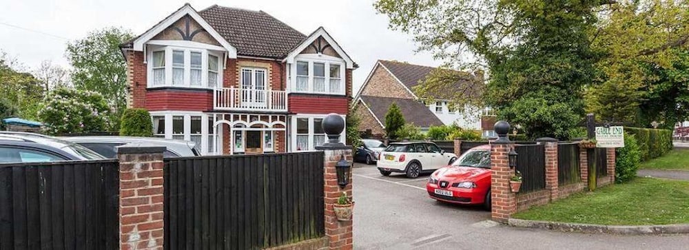 Horley Vacations - Gable End Guest House - Property Image 1