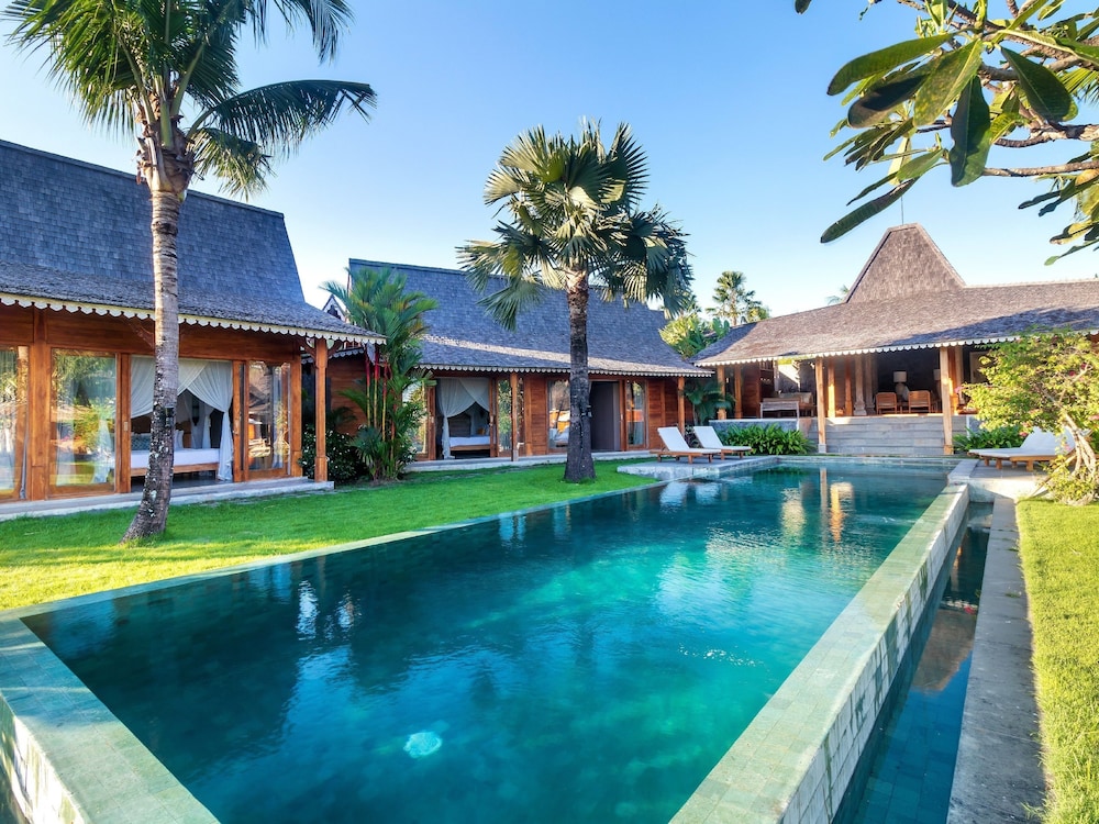 Mannao Estate by Villa Finder