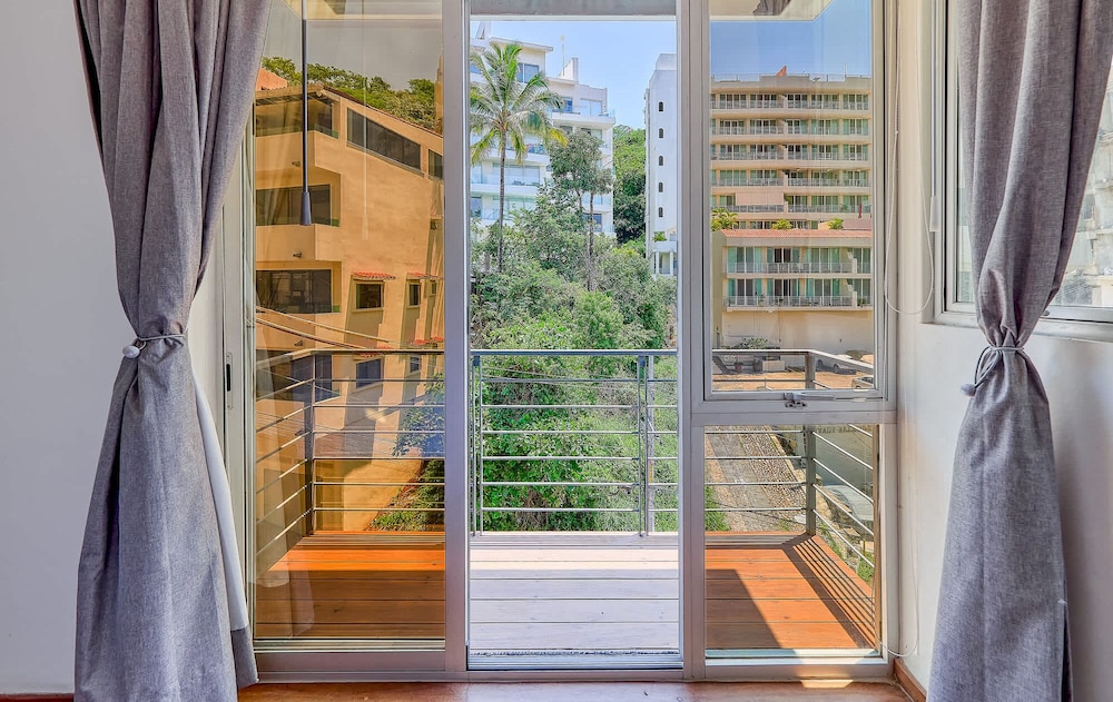 Ecofriendly 2BR Condo - Private Jacuzzi - Rooftop