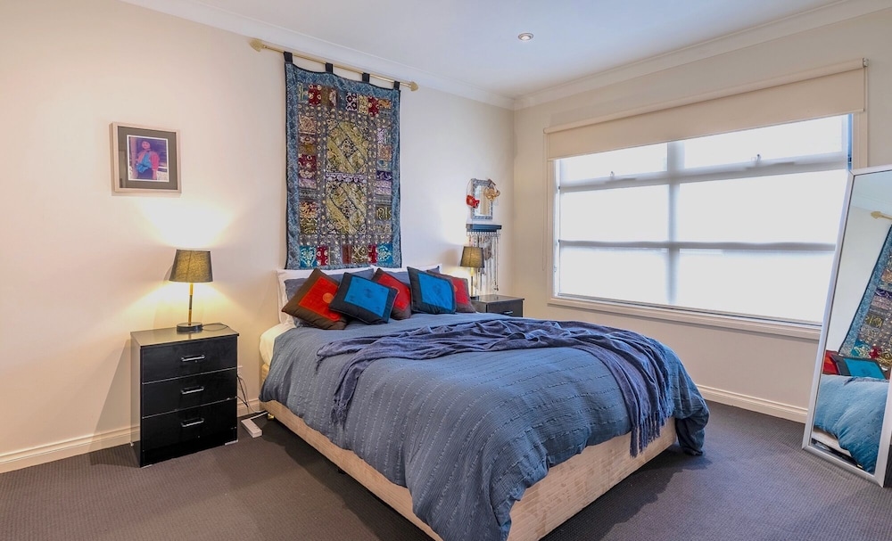 StayCentral - Tranquil Townhouse