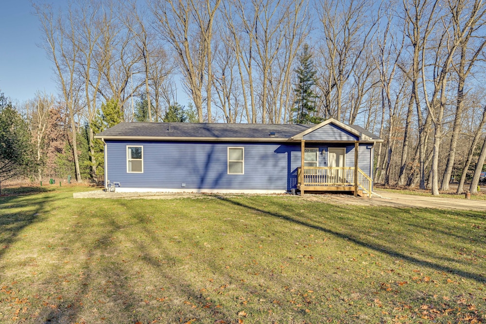 Golf, Hike & Boat: Home w/ Fire Pit in Friendship