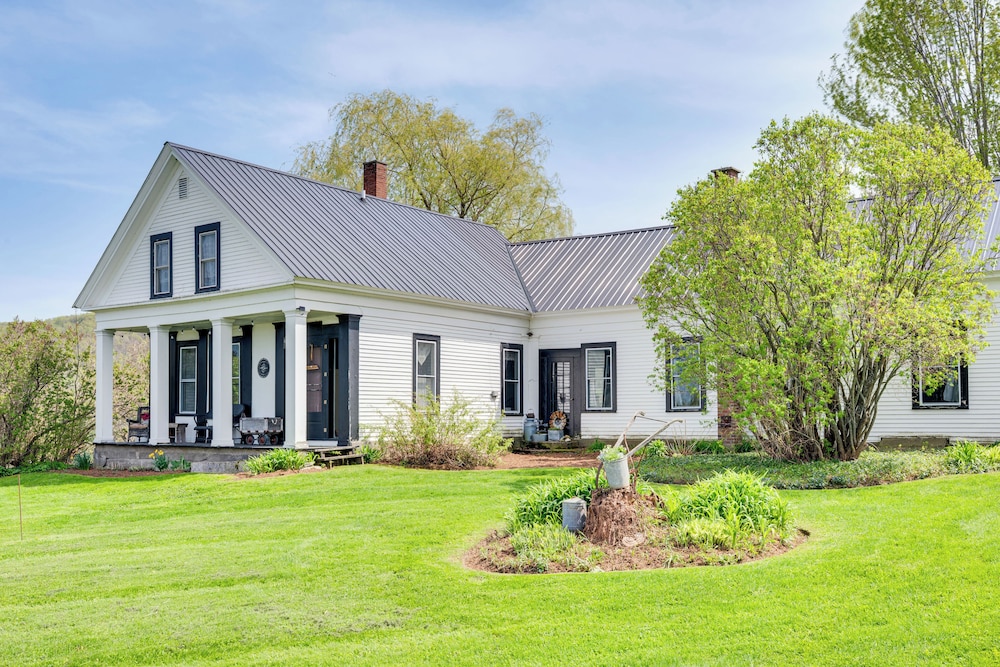 True North Farm House - Historic Family Home