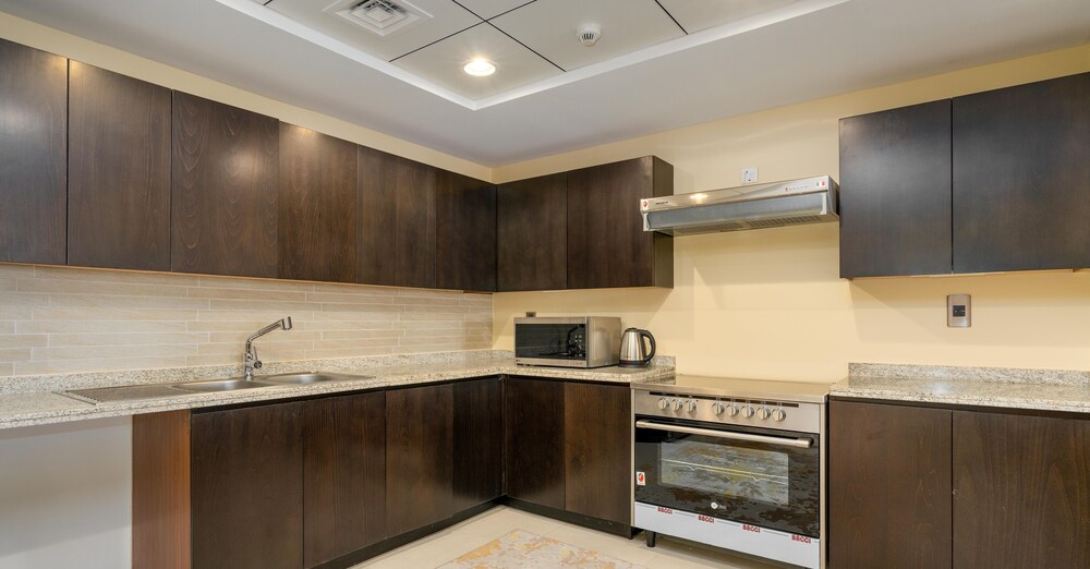 Massive 2 Bedroom with Palm View Balqis
