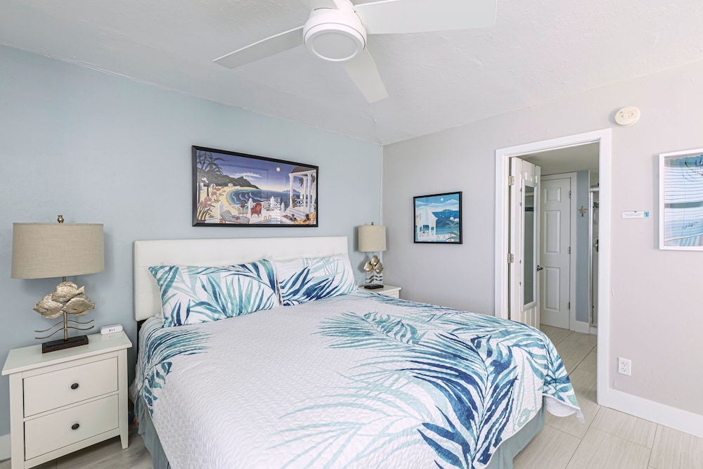 Estero Beach Tennis 1004c Direct Gulf Water Views