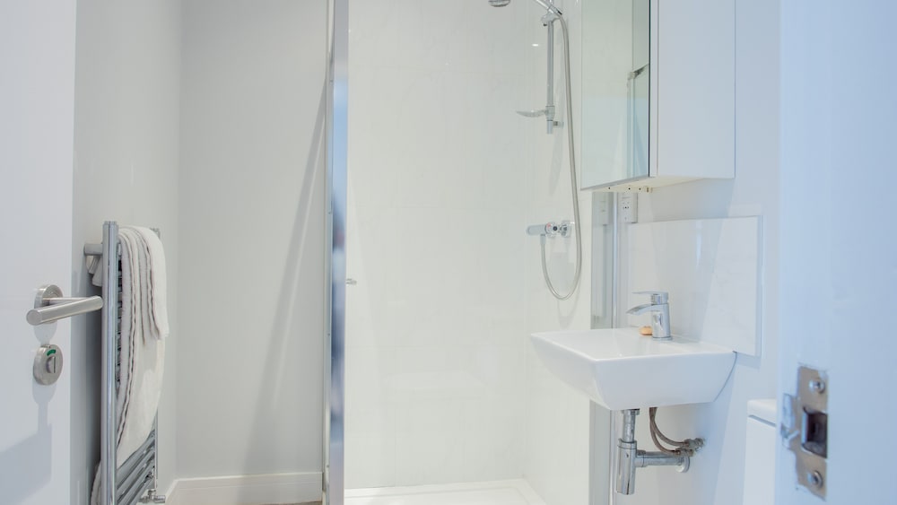 Modern Apartment in Stratford Upon Avon With Parking Wifi and Netflix view 5