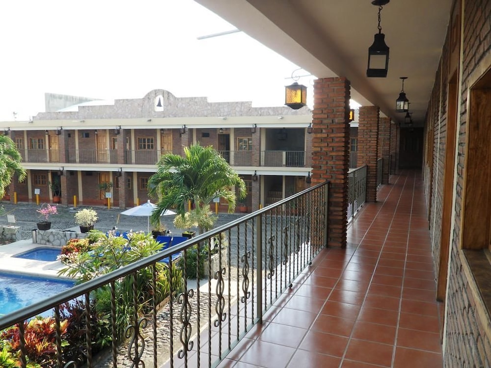 Colima Vacations - Montroi Express - Property Image 8