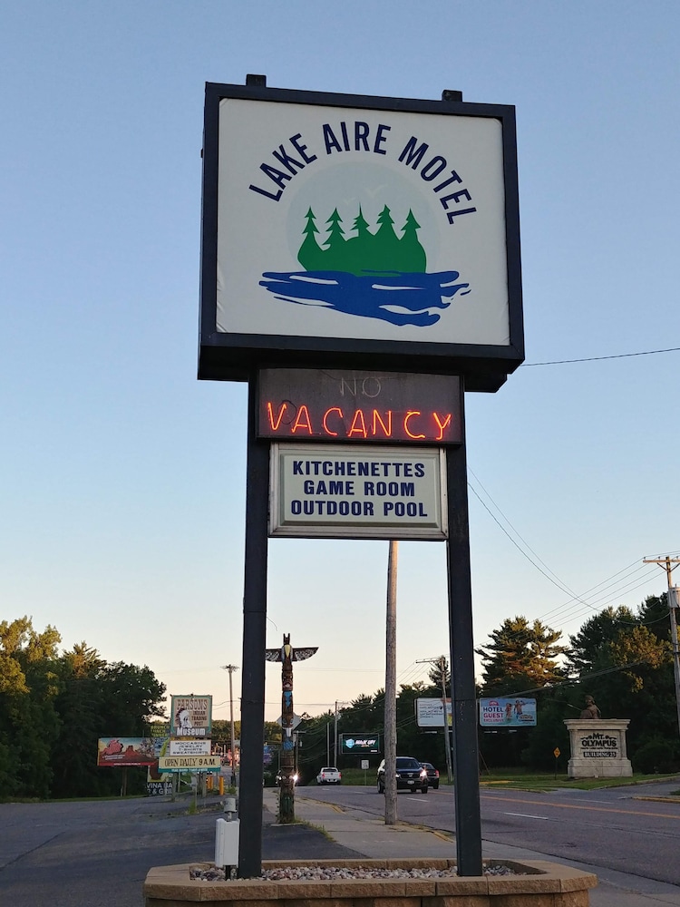 Hotel Lake Aire Motel - Image 1