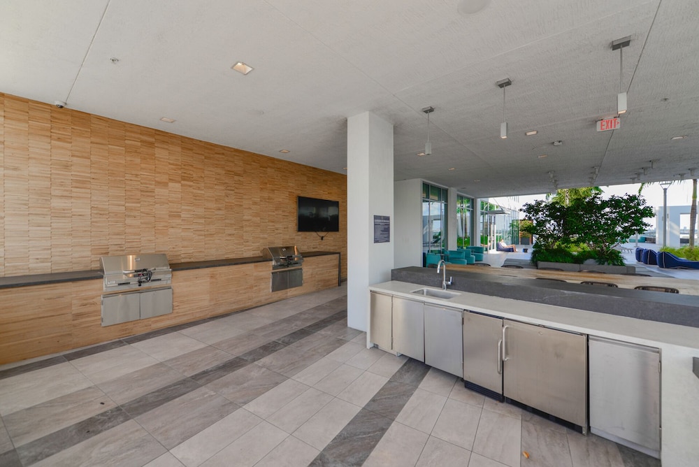 Luxury Condo with Den at Design District