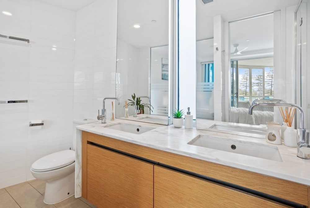 Luxury Beachfront Stay in Kirra