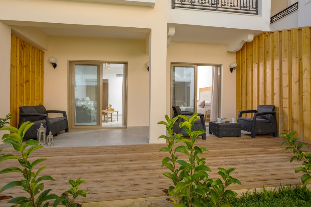 Hotel Venus Hotel & Suites - Image 1