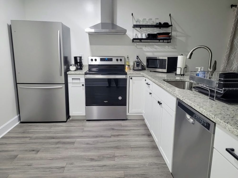 Renovated 2 Bed Walltown Home Walk to Duke A