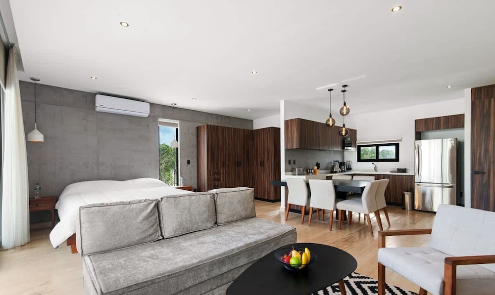 2 BR Apartment With Spacious Loft Close From Beach Zone