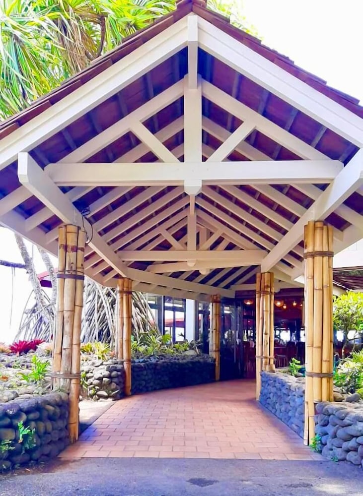 Sublime Tahiti Beach Retreat