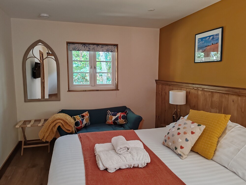Hayne Barn Estate - Private Estate : 6 Eco Lodges - 1 Studio