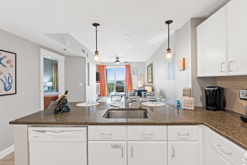 Grand Panama Beach Resort by Book That Condo