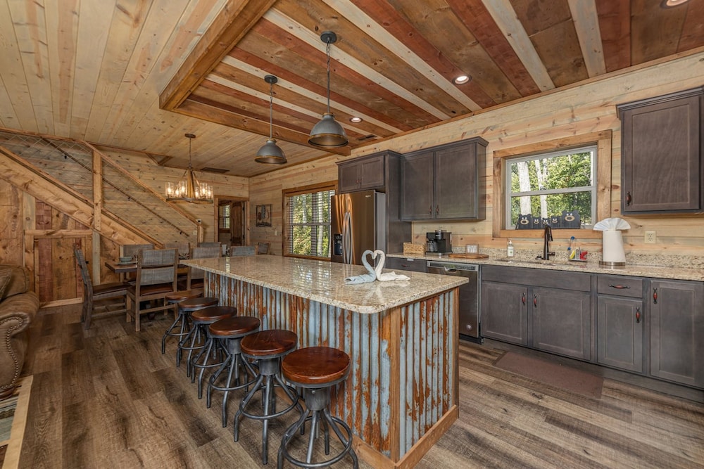 Lux Cabin Mtn Views Flat Parking Dog Friendly