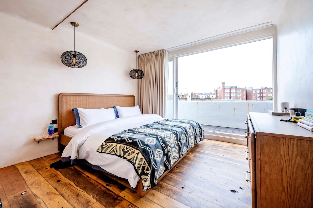 Long Term Stay- Notting Hill by Out of Office Lifestyle
