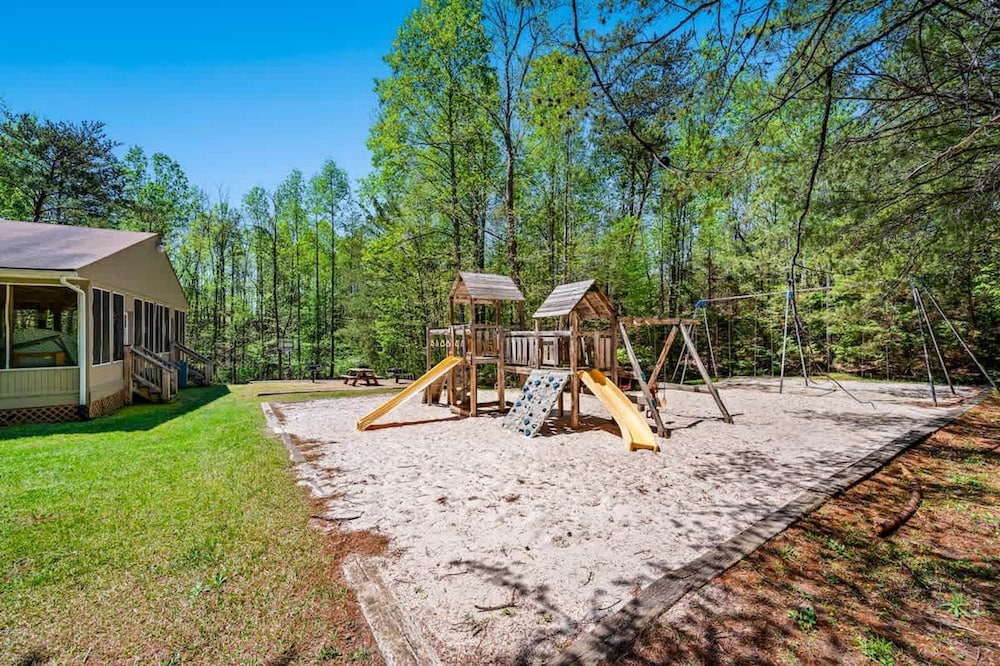 Sleeps 8 Pool Playground Mountain Views Hot Tub