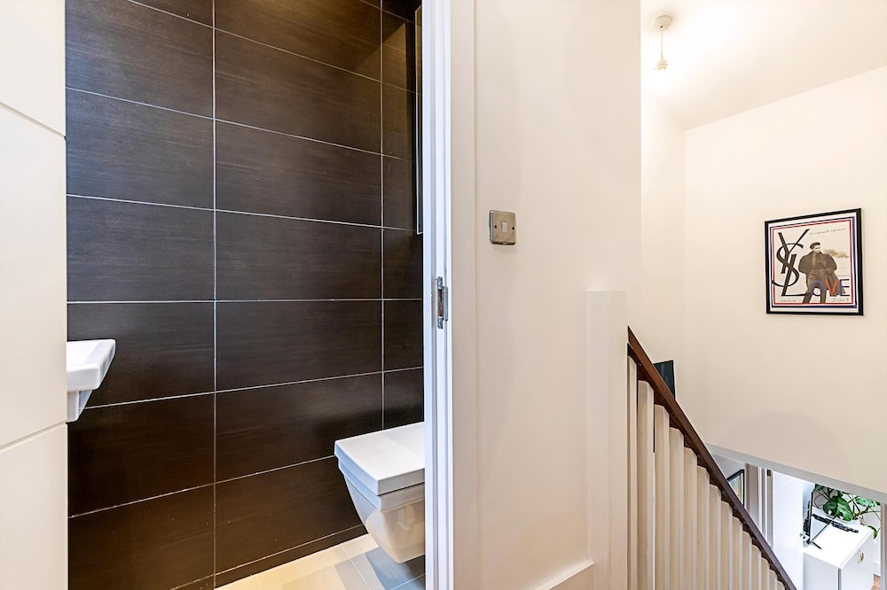 Modern & Airy 2-bed Gem in Trendy Stoke Newington