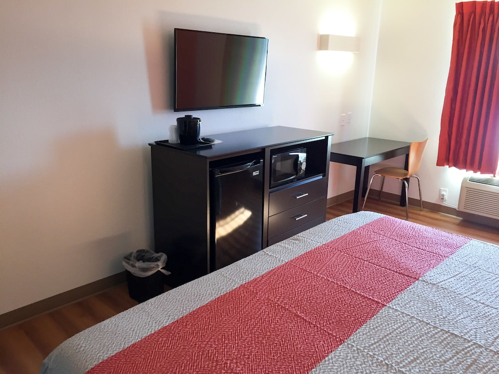 Motel 6 Peoria, IL