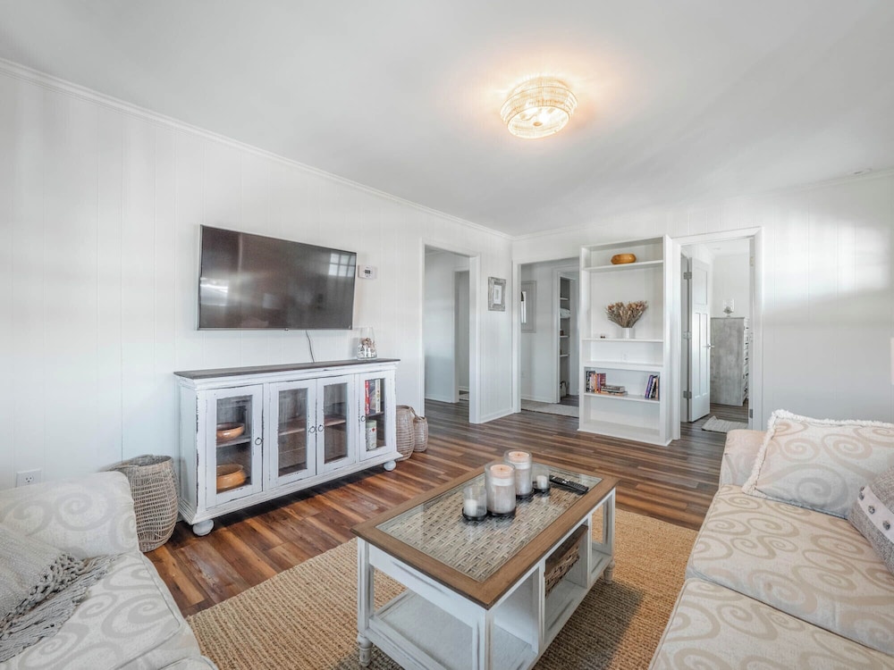 Little Bird by Topsail Realty