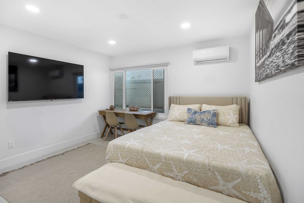 Steps to the Beach, Firepit & Patio Long-term Newport Beach Stay Coastal Cove
