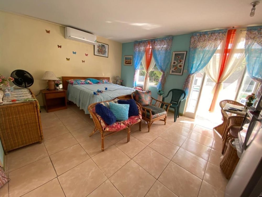 Beautiful 1-bed Beach Side Studio in Montego Bay view 3