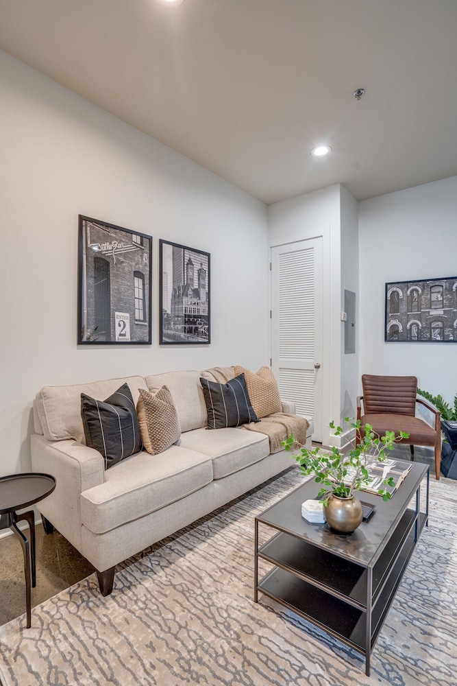 Lofts At 30th - Urban Lodge - Mins to Broadway!