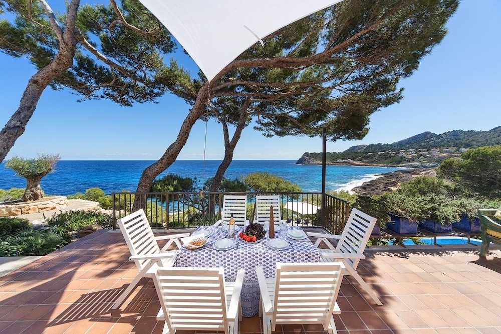 Mallorca front line property sea access
