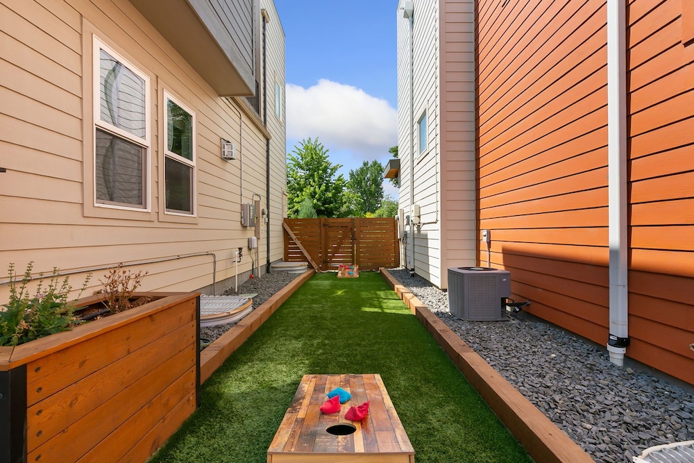 The Cycle Haus - Rooftop Deck With Hot Tub & Views