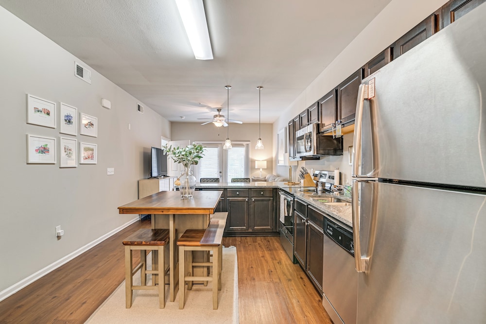 Cotton District Condo: Walkable Spot for Game Day!